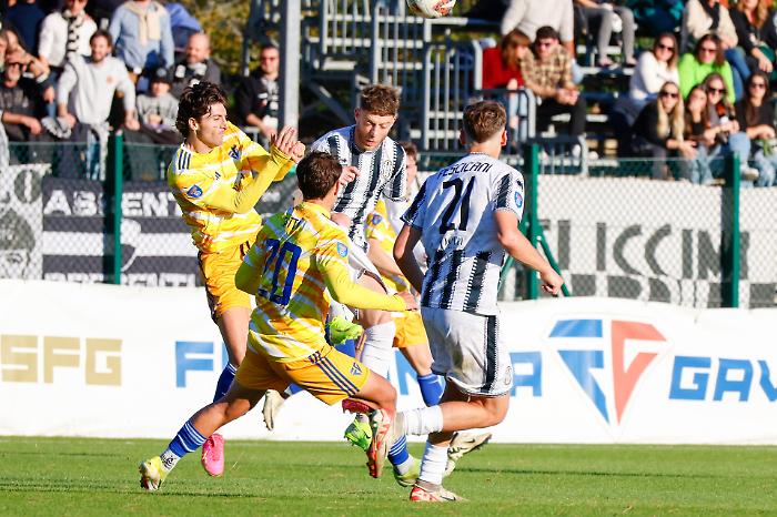 Follonica, sconfitta per i biancorossoblù contro il Siena. La partita finisce 0-1