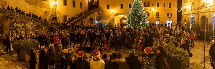Pitigliano, presentato il calendario delle festività natalizie tra canti e luci 