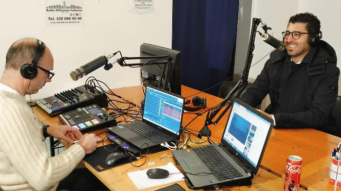 Il sindaco di Follonica ospite in radio (foto Facebook)
