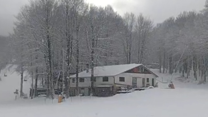 Monte Amiata, il risveglio con la neve è da favola