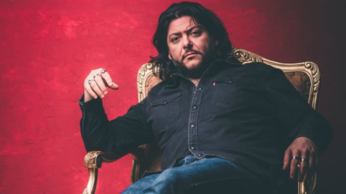 Emiliano Luccisano, chi &egrave; il comico ospite a Raiduo con Ale&Franz: dal teatro al successo su TikTok