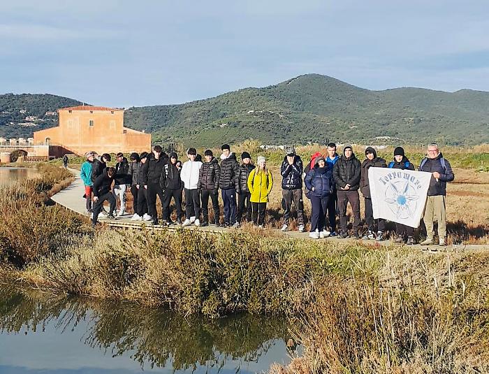 Castiglione della Pescaia, gli alunni delle scuole studiano il falco pescatore alla Diaccia Botrona