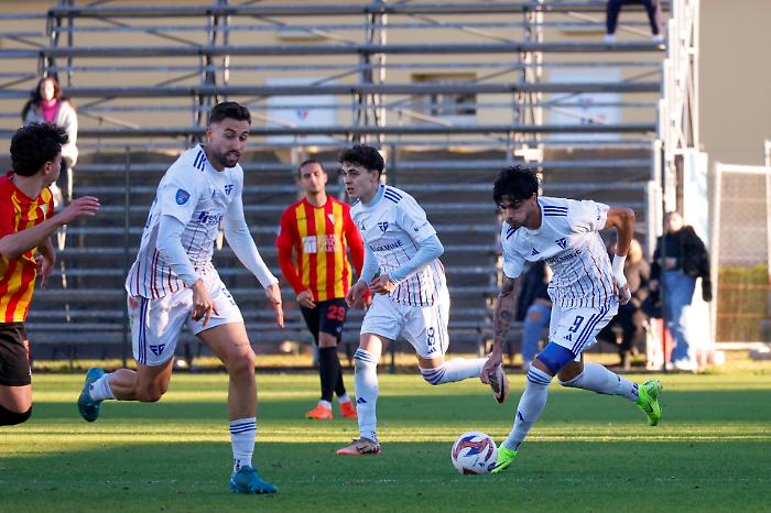 Follonica, vittoria 2-0 per i biancorossoblu contro il Poggibonsi
