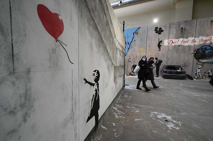 Banksy torna con una nuova opera d'arte. Ma quali sono quelle pi&ugrave; celebri? Ecco dove si trovano: la classifica