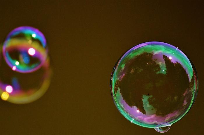 Follonica, le bolle di sapone per incantare i bambini