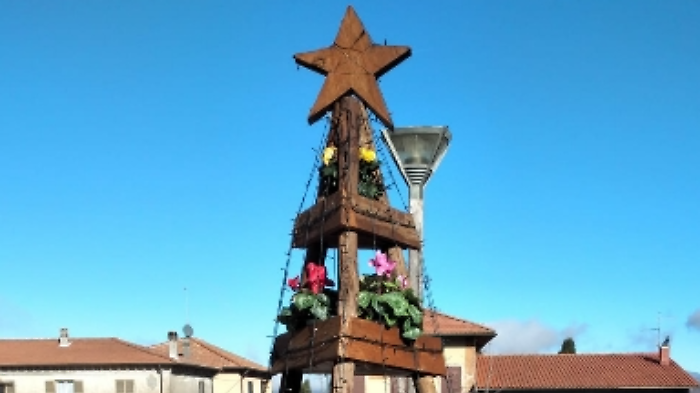Albero di Natale creato dai paesani