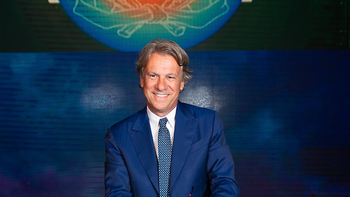 Quarta Repubblica, anticipazioni stasera 8 ducembre: scontri all&rsquo;Ex Ilva e polemiche alla Fiera dell&rsquo;editoria 