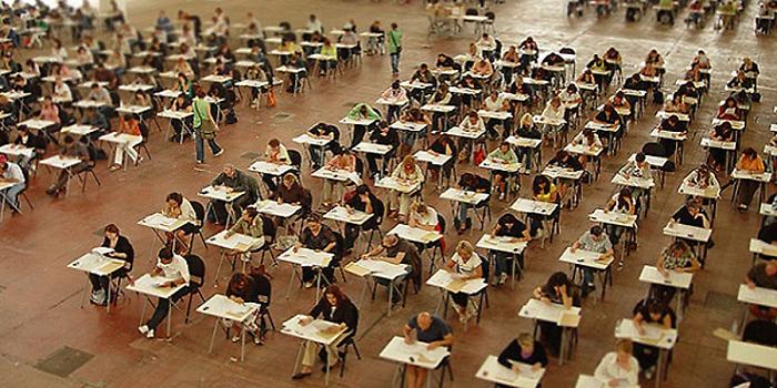 Solo 138 ammessi agli orali su 2.500 partecipanti al concorso Asl, la Cgil attacca: "Domande sbagliate o mal formulate, rischio ricorsi. È un fallimento per Estar" 