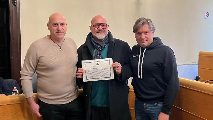 Orbetello, premiato l'autista Mauro Rosati per aver protetto studenti e pendolari da 4 malintenzionati