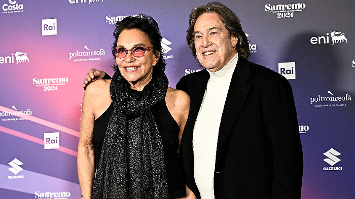 Arrivano le scuse di Angelo dei Ricchi e Poveri dopo la caduta di stile durante il programma di Rai 1 L'anno che verr&agrave; per festeggiare il Capodanno