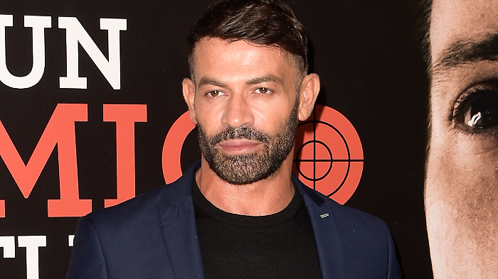 Gianni Sperti ospite di Silvia Toffanin a Verissimo: la carriera da ballerino, il matrimonio con Paola Barale e l&rsquo;amicizia con Tina Cipollari