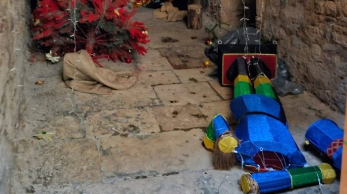 Atto vandalico alla Casina di Babbo Natale 
