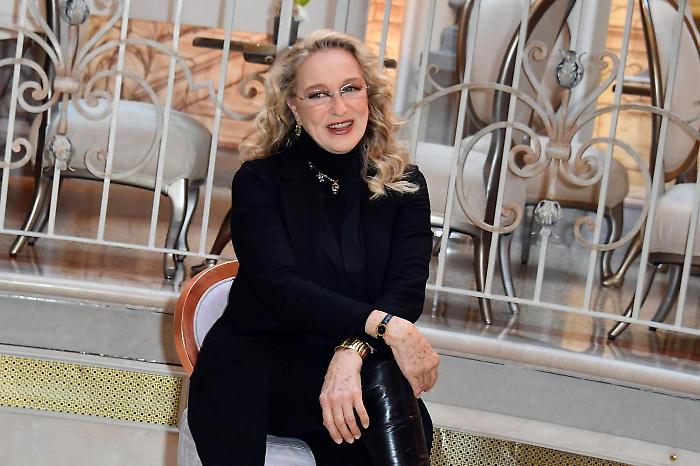 Eleonora Giorgi, chi &egrave; l'attrice ospite a Verissimo: la dipendenza dall'eroina dopo la morte del fidanzato e la lotta contro il tumore