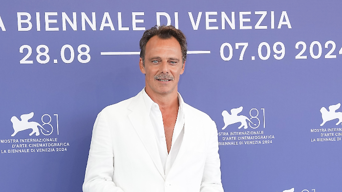 Alessandro Preziosi, torna stasera in tv con Blackout &ndash; Vite sospese su Rai 1: dalla carriera all'amore con Delfina Delettrez Fendi