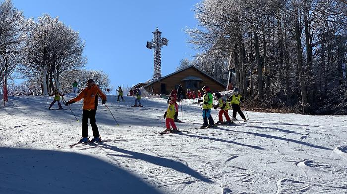 Monte Amiata, anche se con poca neve prendono il via i corsi dello sci Club lo Scoiattolo