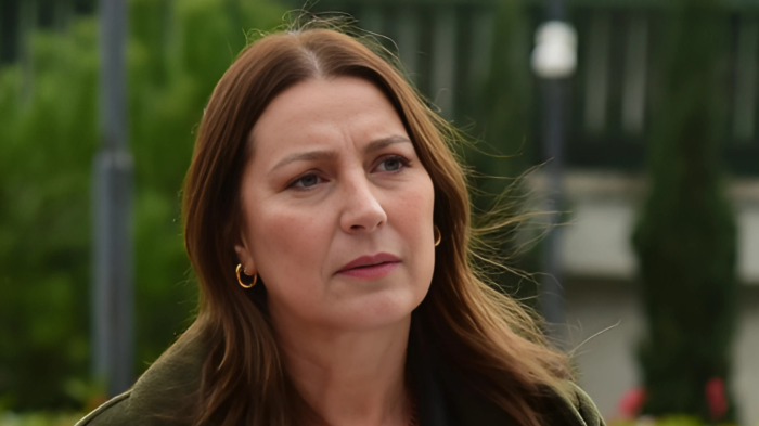 Tradimento stasera in tv domenica 19 gennaio su Canale 5: le anticipazioni della serie tv con Vahide Per&ccedil;in di Terra Amara 