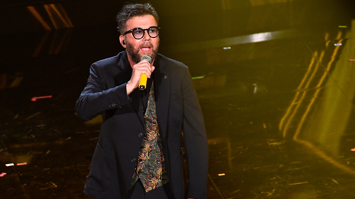 Paolo Vallesi ospite di Caterina Balivo a La volta buona, chi &egrave;: il successo con La forza della vita, la malattia, la separazione dalla moglie Cinzia