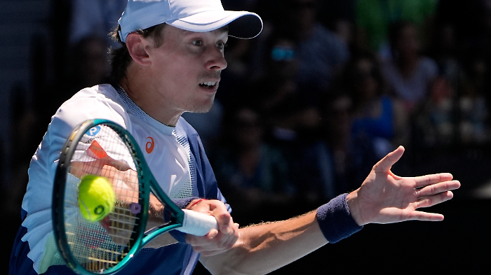 Alex de Minaur &egrave; l'avversario di Jannik Sinner ai quarti degli Australian Open: tutti i precedenti tra l'azzurro e l'australiano