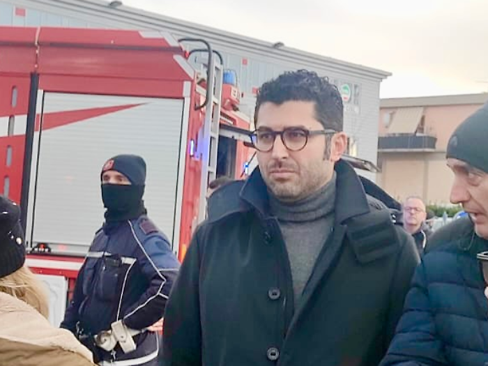 Follonica, incendio ai capannoni del carnevale: si cercano soluzioni alternative in cui spostare i carri 