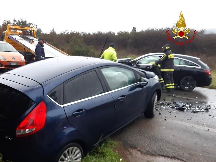 Massa Marittima, frontale tra due auto: uomo ferito trasportato in ospedale