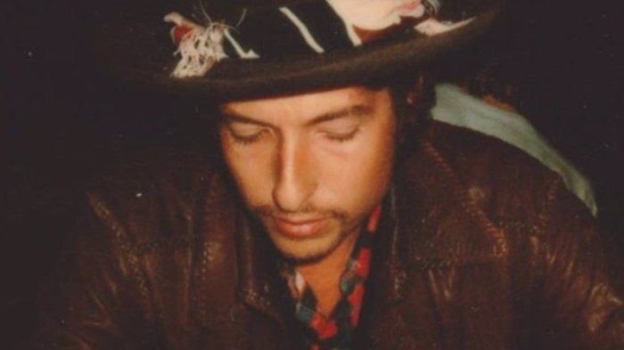 Bob Dylan, il mistero del tragico incidente che cambi&ograve; la traiettoria della sua carriera 