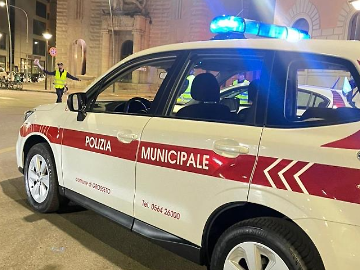 Grosseto, controlli a tappeto in città: espulse 5 persone e 4 trovate in possesso di sostanze stupefacenti