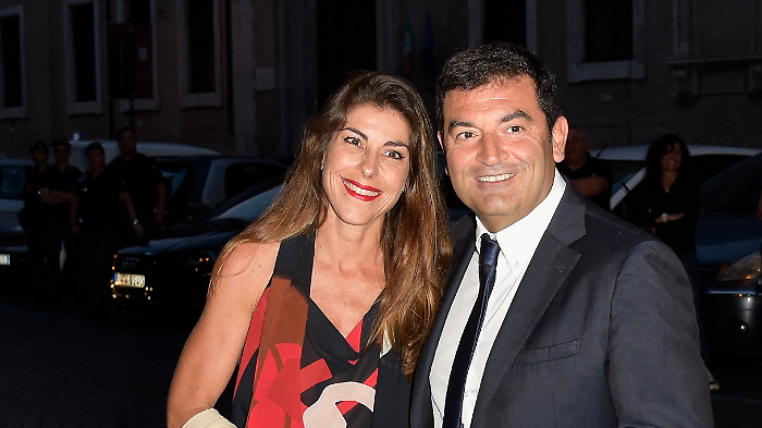 Max Giusti torna stasera in tv su Rai 2 con Boss In&nbsp;Incognito, luned&igrave; 27 gennaio: dalla relazione con Selvaggia Lucarelli alla moglie Benedetta