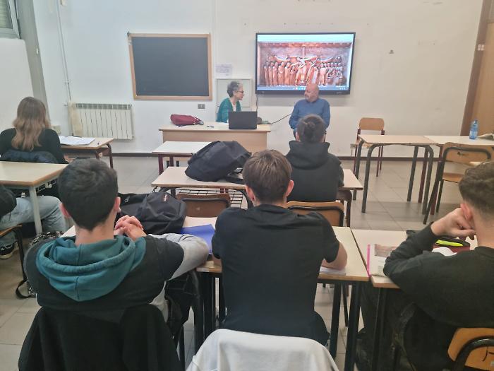 Grosseto, gli studenti del liceo scientifico a lezione sulla sicurezza del fiume Ombrone 
