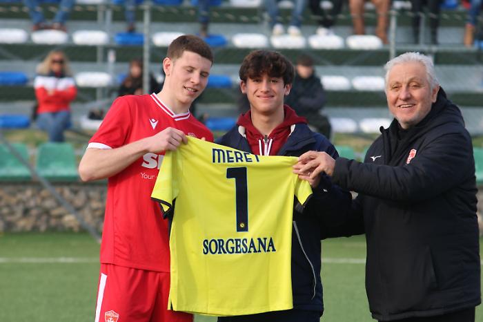 Grosseto, la maglia del Napoli per il giovane portiere infortunato: il bel gesto della squadra avversaria