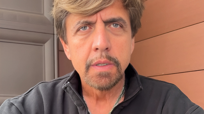 Valerio Staffelli, chi &egrave; il portatore del Tapiro d&rsquo;Oro: stasera in tv a Striscia la Notizia, gioved&igrave; 6 febbraio consegner&agrave; il premio ad Angelica Montini