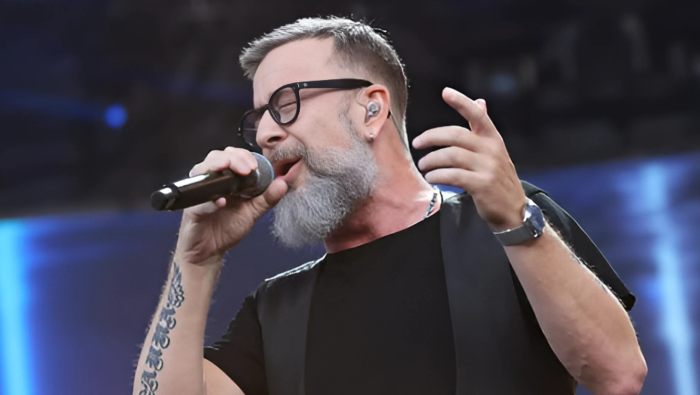 Marco Masini stasera in tv a Ora omai pi&ugrave;, sabato 8 febbraio su Rai 1: ecco a chi dedic&ograve; Bella stronza quando usc&igrave; nel 1995