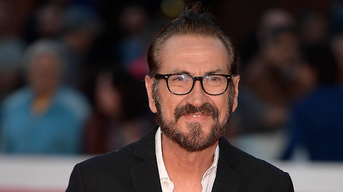 Marco Giallini ospite oggi in tv su Rai 1 gioved&igrave; 13 febbraio a La Volta Buona da Caterina Balivo: dalla carriera alla tragedia della moglie scomparsa a 40 anni