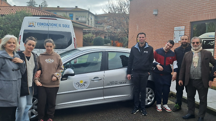Omnia Service dona un'auto all’Associazione Grossetana Genitori Bambini Portatori di Handicap