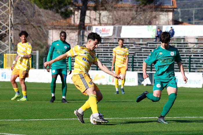 Follonica, termina in pareggio la partita tra i biancorossoblu e la Fezzanese
