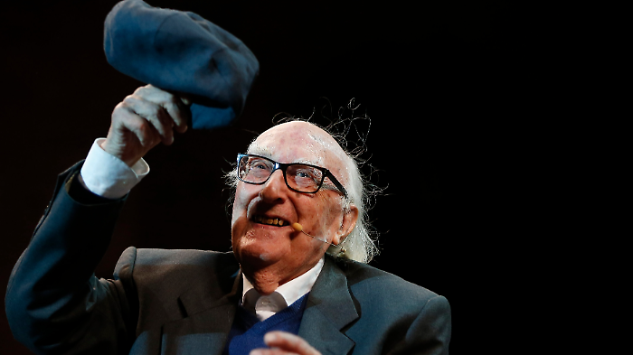 Alberto Angela celebra Andrea Camilleri: la vita, la carriera e i libri del grande scrittore a cento anni dalla nascita 