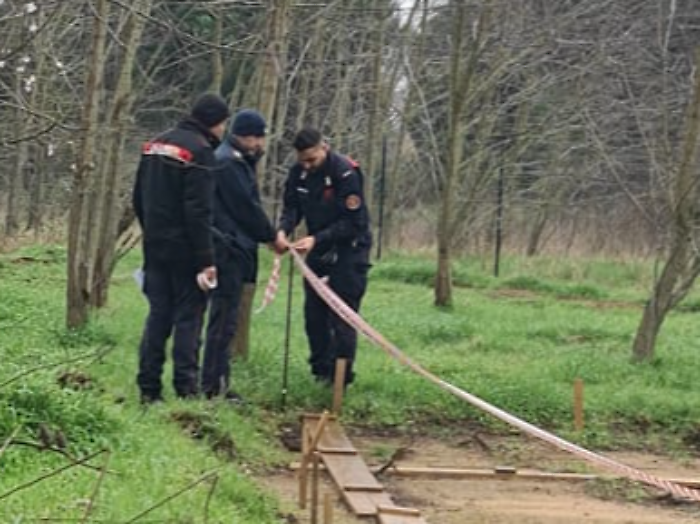 Orbetello, sequestrati una piscina e due campi da padel: la struttura li aveva costruiti senza permessi