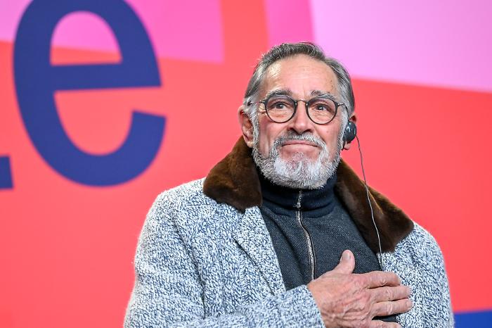 Fabio Testi ospite di Caterina Balivo a La volta buona: la carriera, gli amori famosi e la nuova giovanissima compagna 