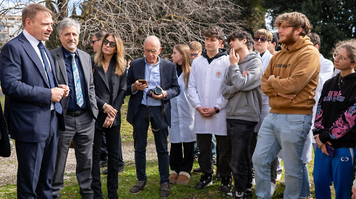 Il ministro Lollobrigida in visita al "Leopoldo II" di Grosseto 