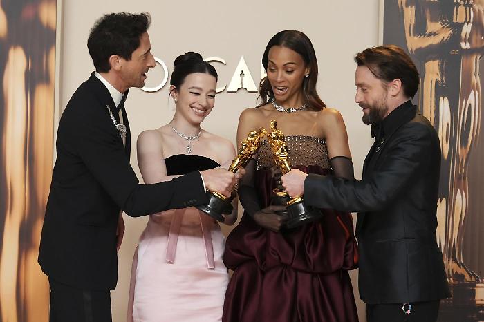 Oscar 2025, Anora domina con 5 statuette: da miglior film a miglior attrice protagonista. Ecco tutti i premi della 97esima edizione 