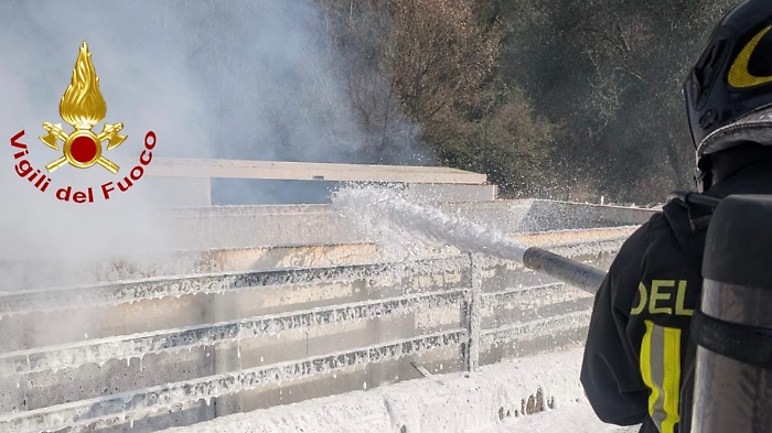 Incendio all'Isola ecologica di Arcidosso 