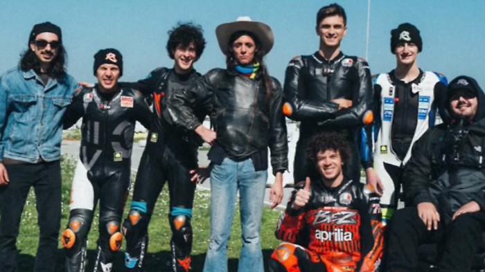 Lucio Corsi e i piloti dell'Academy di MotoGP