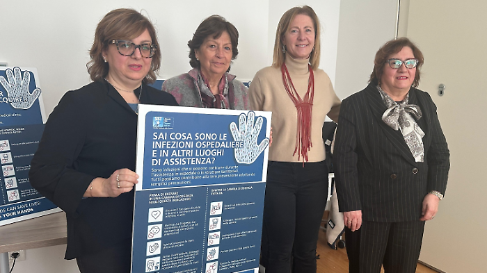 La dottoressa Silvana Pilia, Maria Platter di CittadinanzAttiva e le dottoresse Assunta De Luca DS e Antonella Valeri 