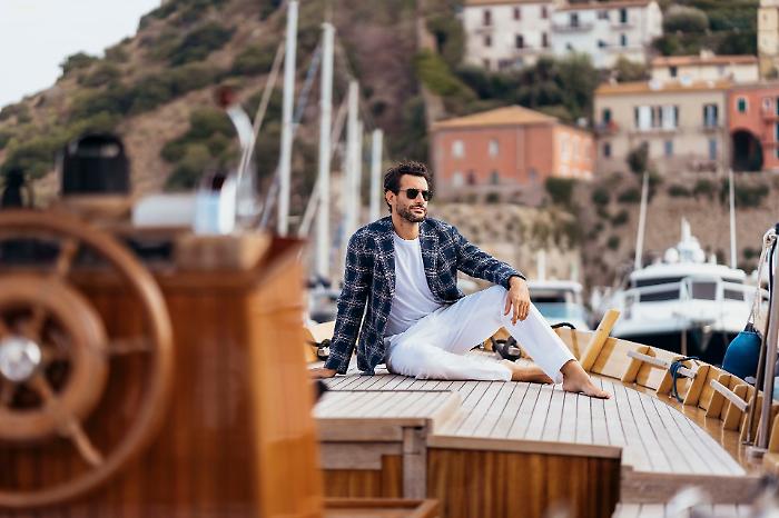 Toscano Collezioni sceglie Porto Ercole per la pubblicità della nuova collezione primavera-estate 2025