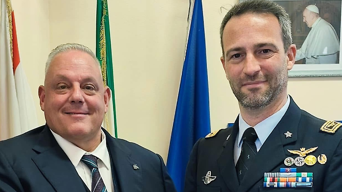 Il sindaco di Grosseto Antonfrancesco Vivarelli Colonna e il comandante del IV Stormo Caccia Davide Dentamaro