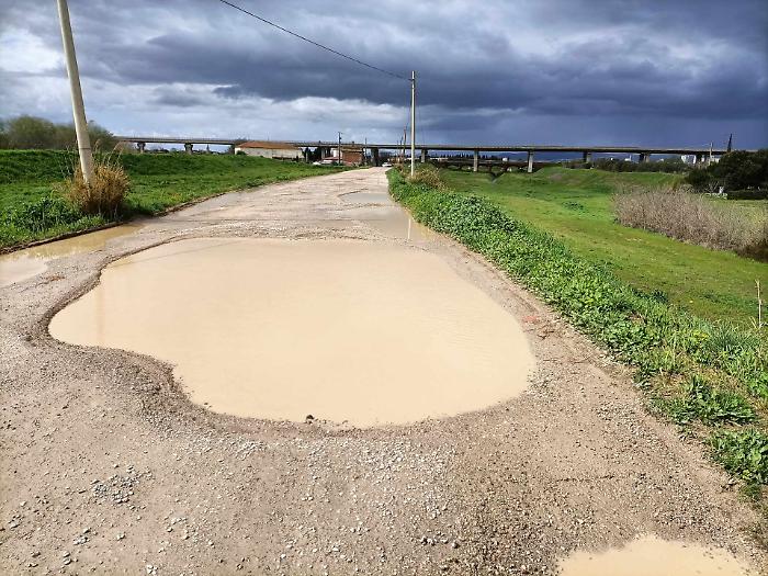 Strada dissestata in via Ponte Tura mette a rischio la sicurezza dei residenti e ostacola i soccorsi
