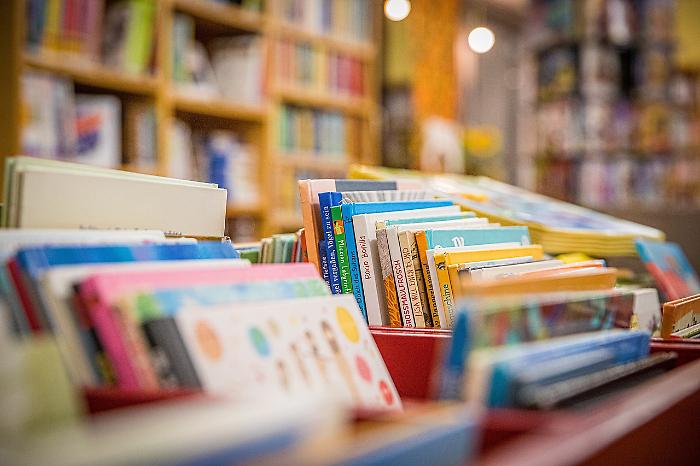 Il minifestival letterario A-mare la lettura celebra giovani lettori con Paola Zannoner e Simone Calderoni
