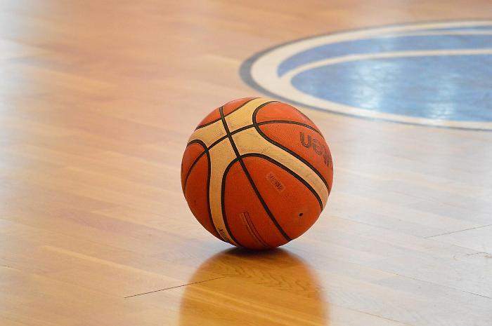 Rissa tra genitori sugli spalti al Torneo di MiniBasket: una giornata di sport trasformata in caos