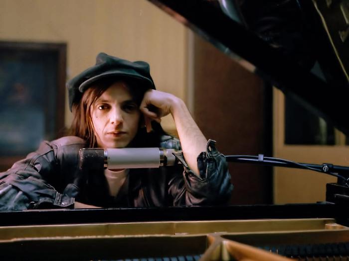 Bufera su Lucio Corsi: sotto accusa il testo di Altalena Boy