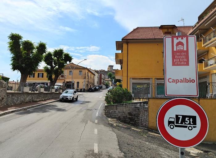 Capalbio rinnova la segnaletica per migliorare sicurezza e accoglienza