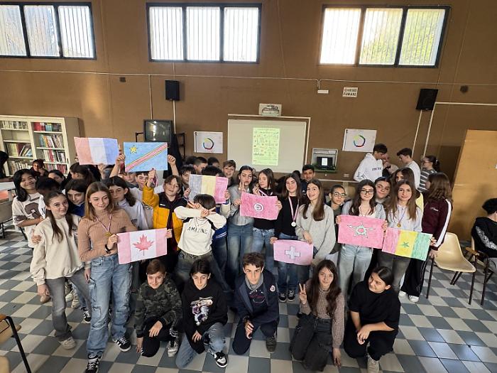 Il liceo linguistico e l'istituto tecnico per il turismo brillano durante la Journée Internationale de la Francophonie
